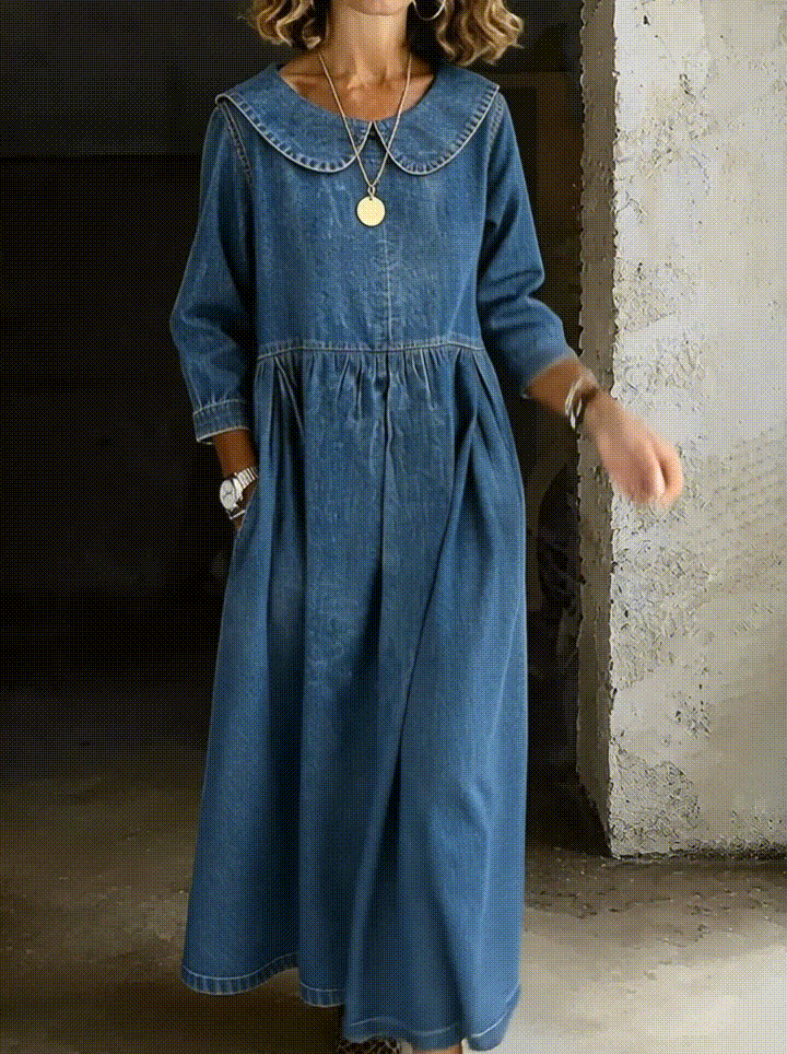 Robe en jean bleu clair à col Peter Pan, manches longues et taille froncée