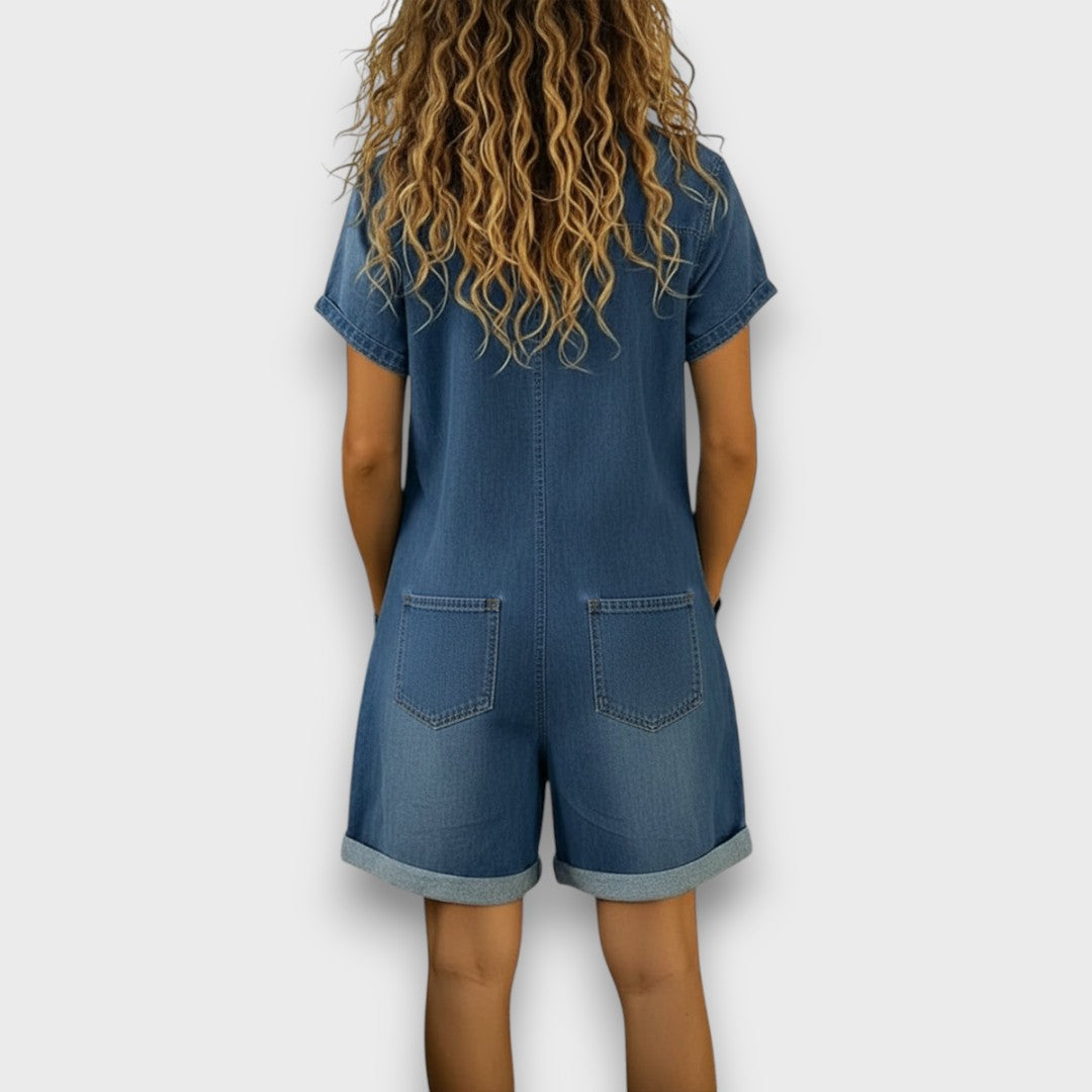 Salopette courte en denim bleu, dos avec poches plaquées
