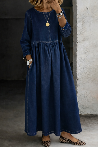Robe en denim marine, col rond, manches longues, taille froncée et surpiqûres