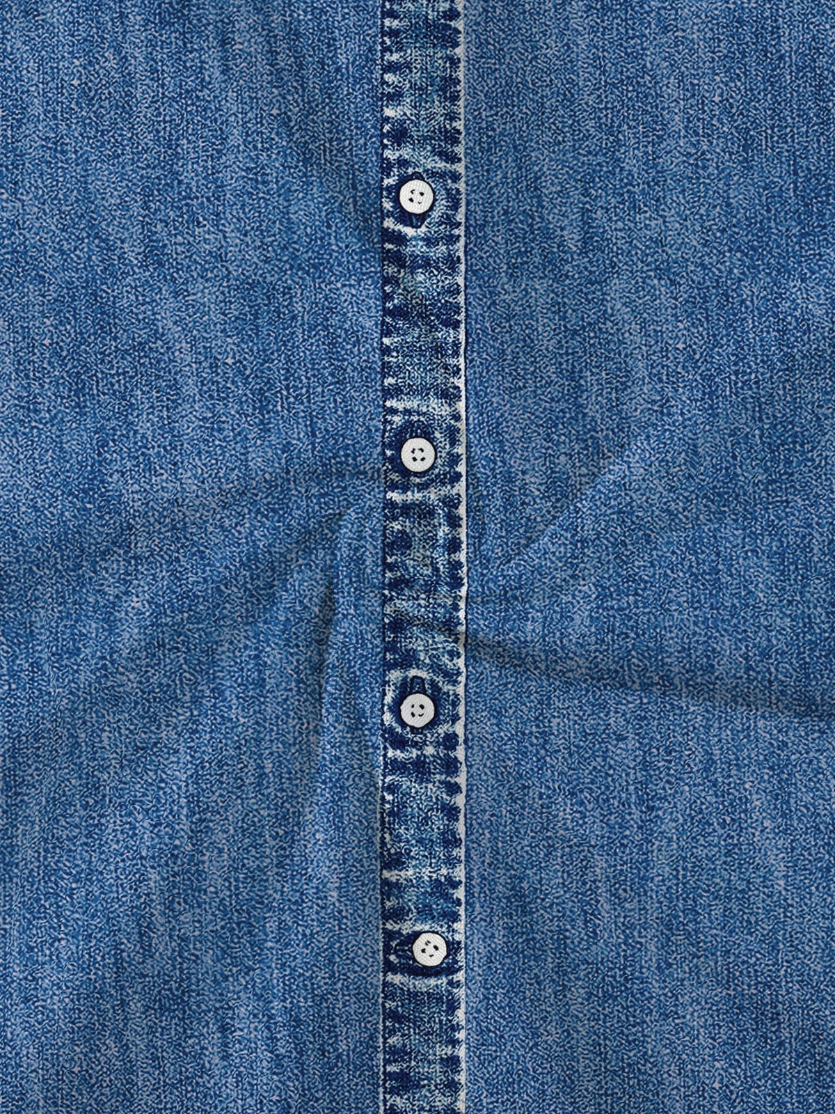 Patte boutonnée sur robe en denim bleu, détail des boutons