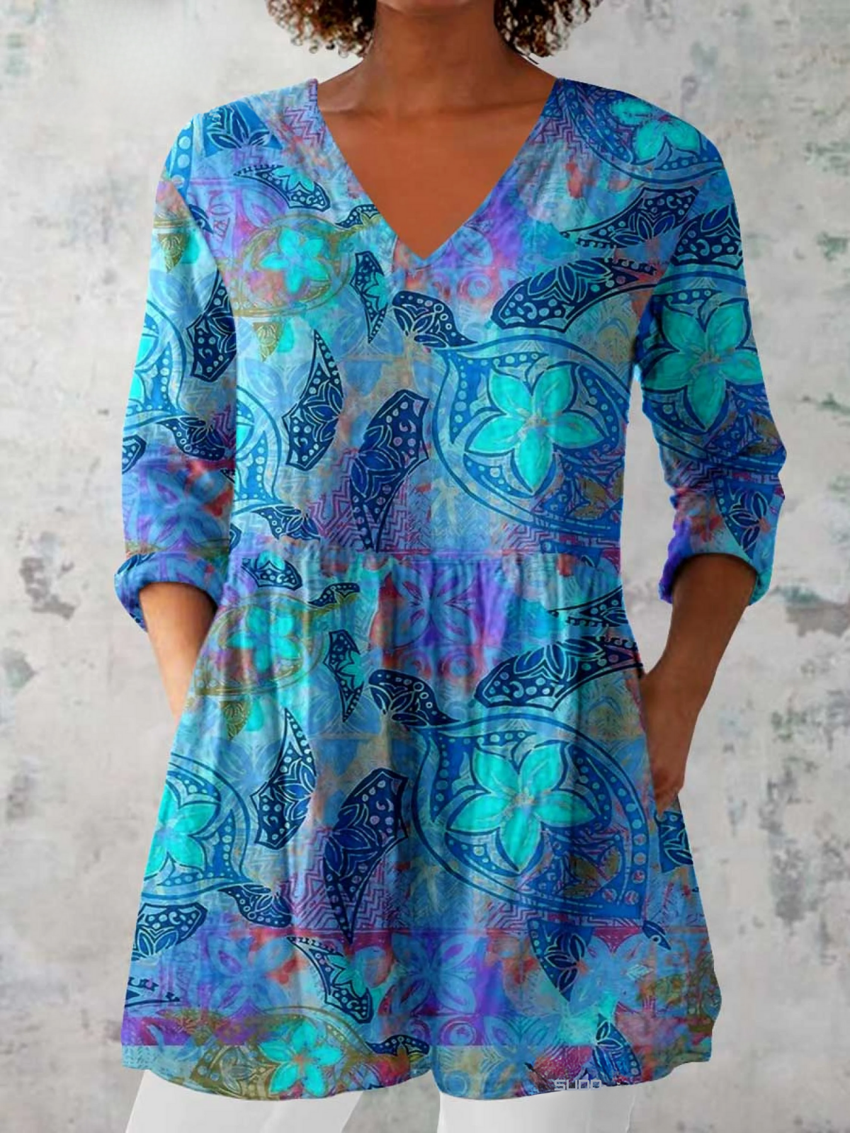 Longue blouse à col en V en tissu bleu à motifs colorés, manches longues