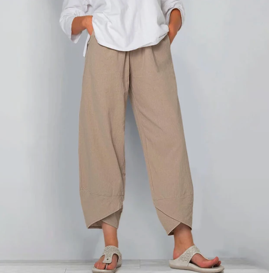 Pantalon léger kaki à taille élastique, jambe ample, bas asymétrique.