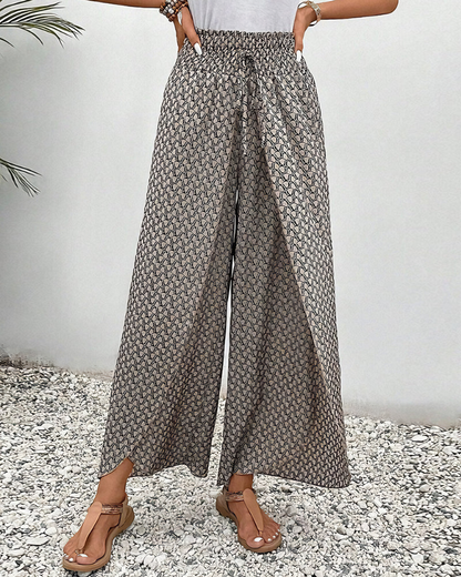 Pantalon large à taille froncée élastique, imprimé répétitif gris et blanc.