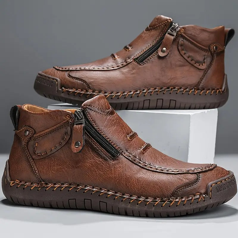 Chaussures montantes en cuir marron, fermeture éclair latérale et semelle épaisse