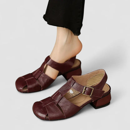 Chaussures bébé rétro bordeaux, deux brides à boucles, semelle et talon bas