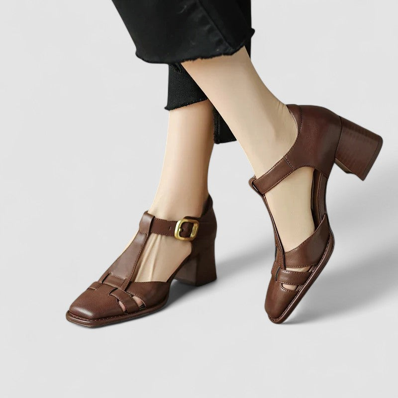Chaussures bébé marron à découpes latérales, brides croisées et boucle