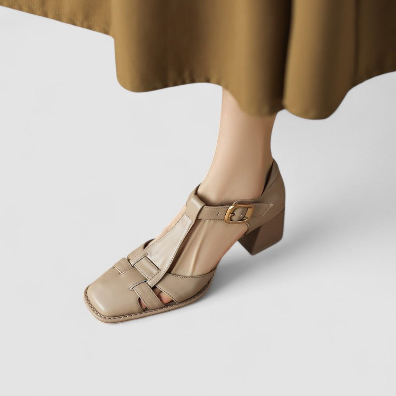 Chaussures bébé beige à boucle, découpes latérales, talon mi-haut