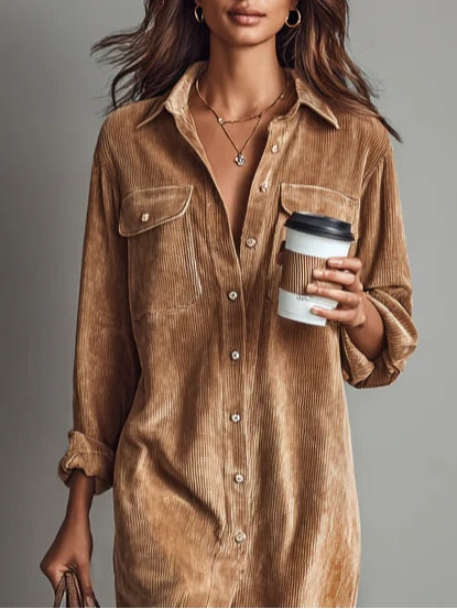 Robe chemise décontractée chic camel, manches longues boutonnées, poches plaquées