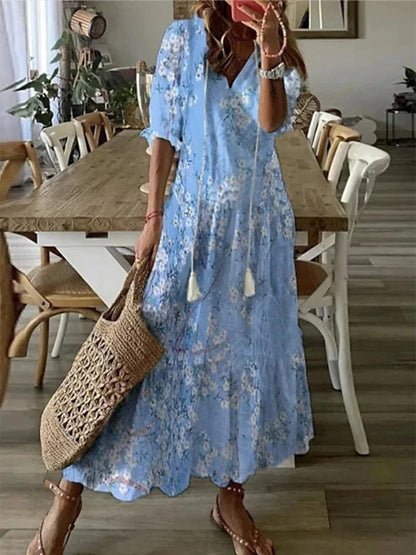 Robe midi bohème bleu clair à manches courtes, imprimé floral, ourlet évasé en volants.