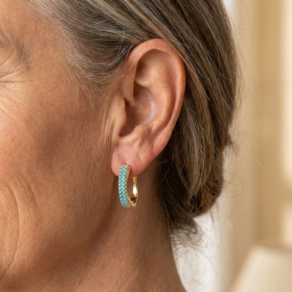 Créoles turquoise montées sur anneau doré, vues de profil