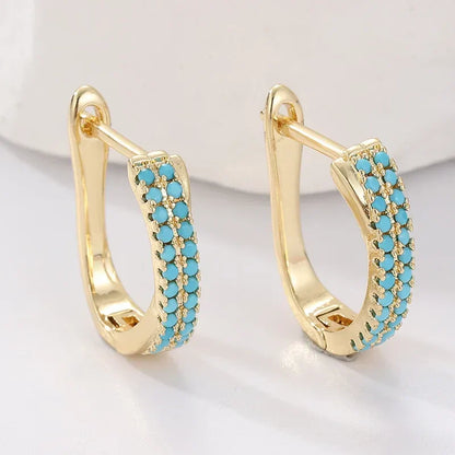 Créoles dorées avec incrustations de pierres turquoise sur le devant