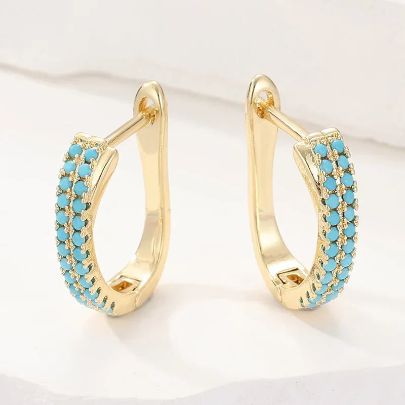 Créoles ovales dorées, rang de pierres turquoise tout le long