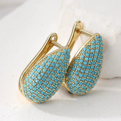 Boucles d’oreilles larme turquoise pavées, monture dorée, effet perlé