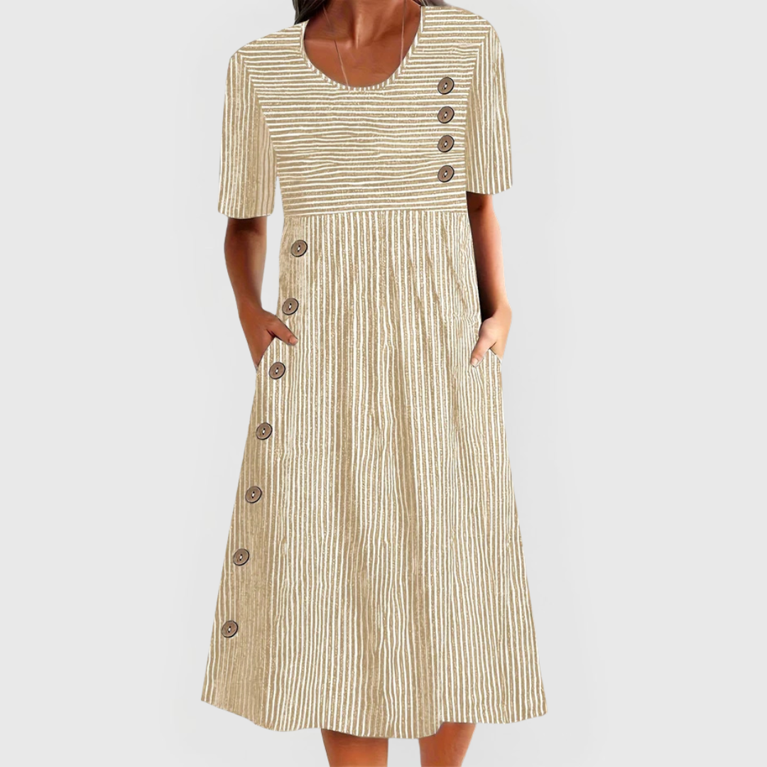 Robe midi rayée beige et blanc, manches courtes, encolure ronde, patte boutonnée.