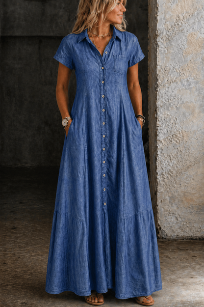 Robe longue en jean bleue, manches courtes, col chemise, boutons sur toute la hauteur