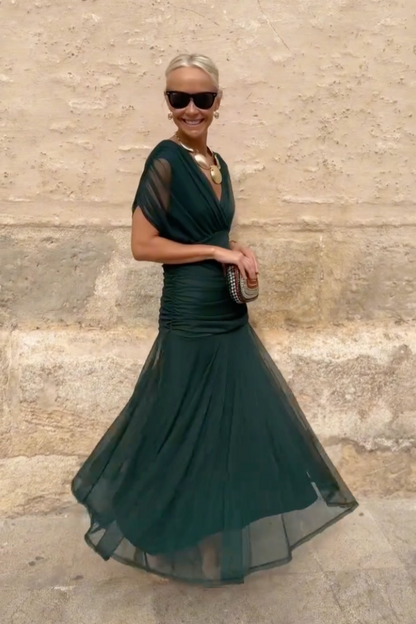 Robe maxi vert bouteille col V, jupe fluide en tulle léger, silhouette évasée