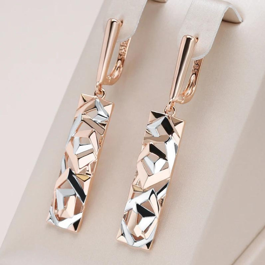 Boucles d’oreilles pendantes géométriques argentées et rosées, facettes brillantes