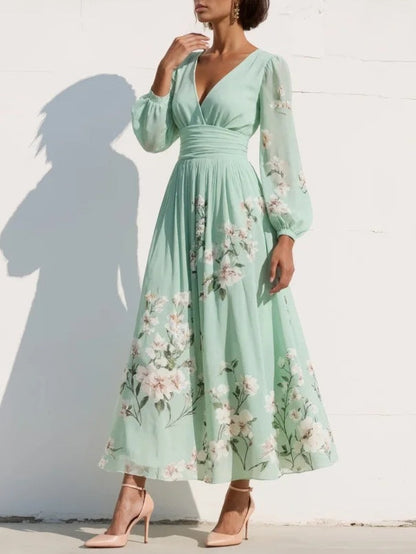 Robe midi vert clair plissée, col V, manches ballon, fleurs sur la partie jupe.