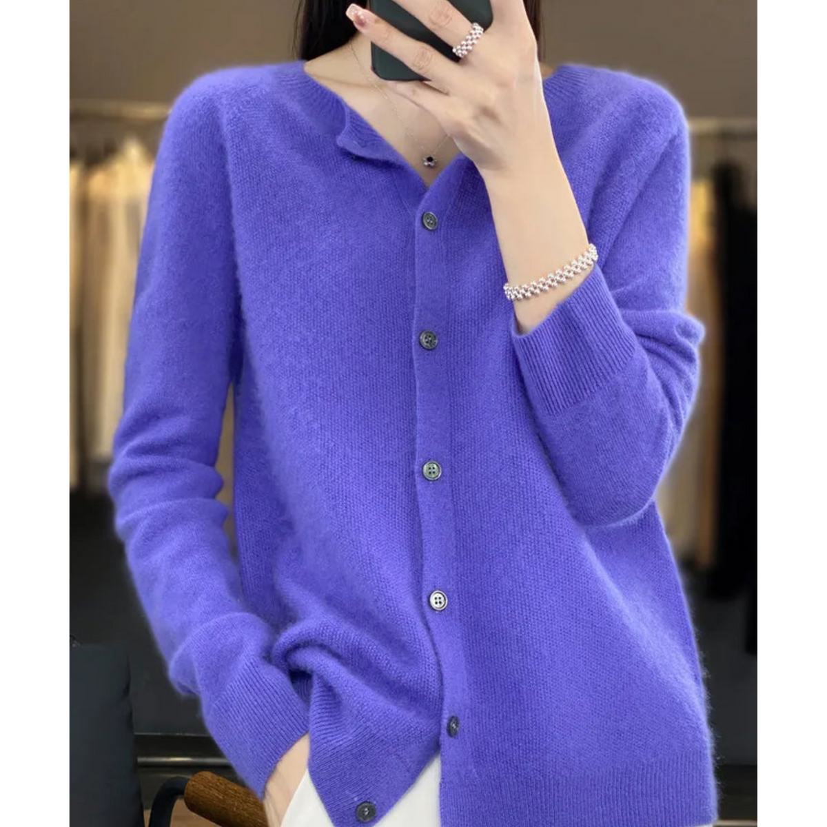 Pull en laine bleu violet, boutonné devant, col mao, manches longues