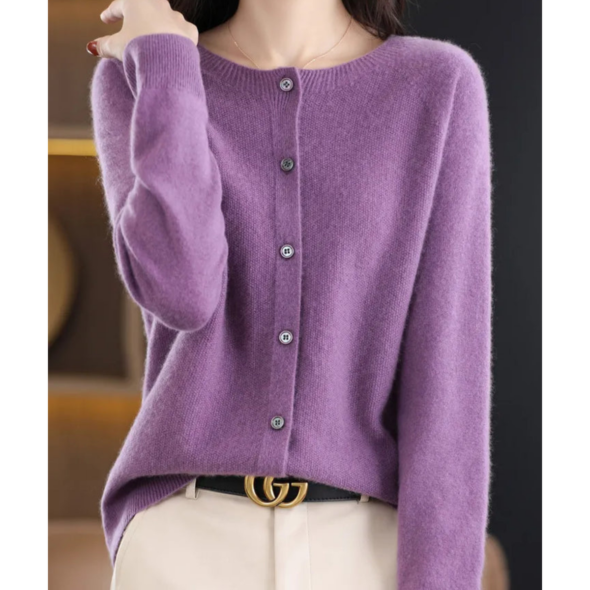 Pull en laine violet, boutonné devant, col mao, manches longues