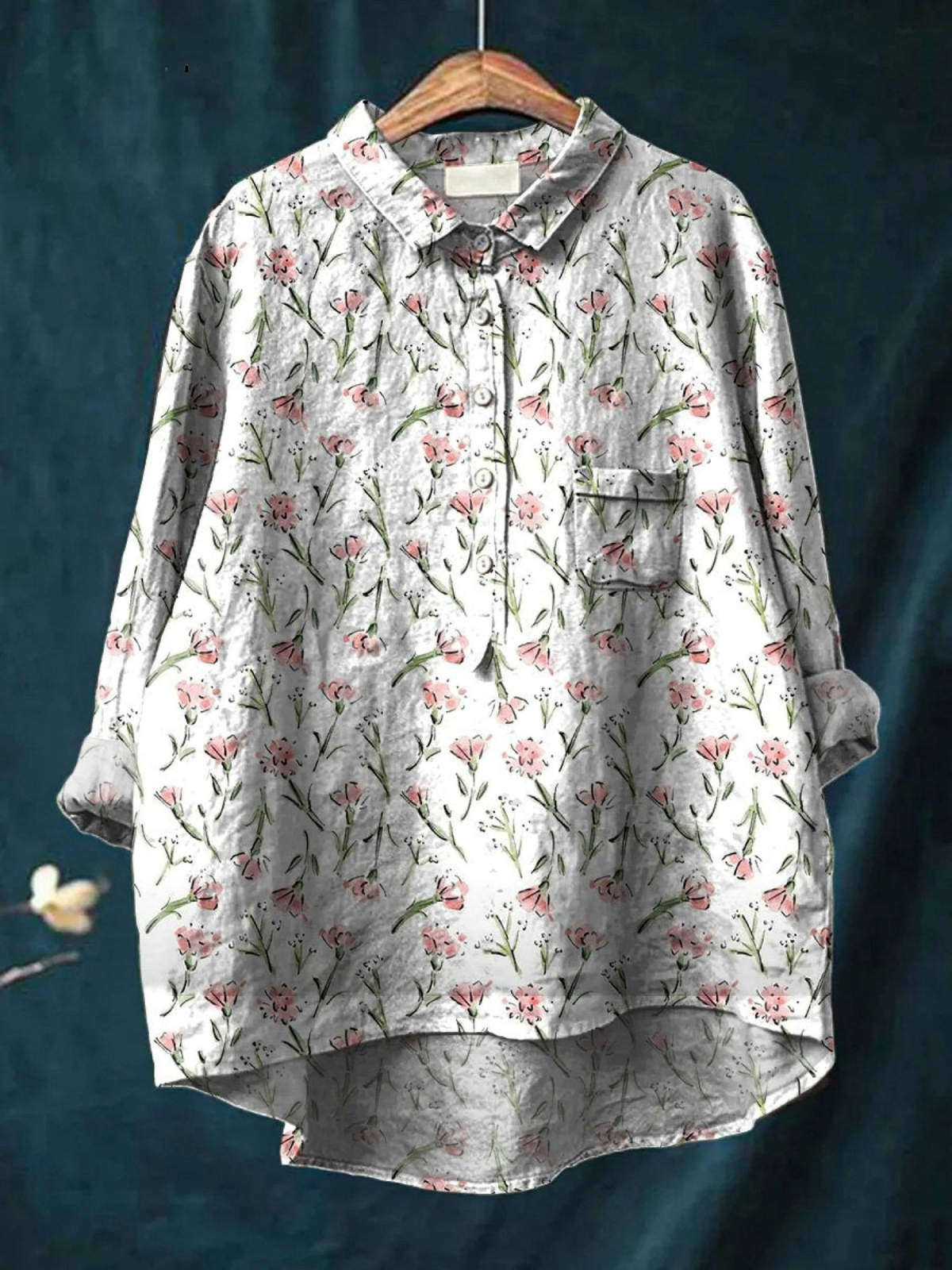 Chemisier léger motif floral multicolore, col chemise, poche poitrine, manches longues
