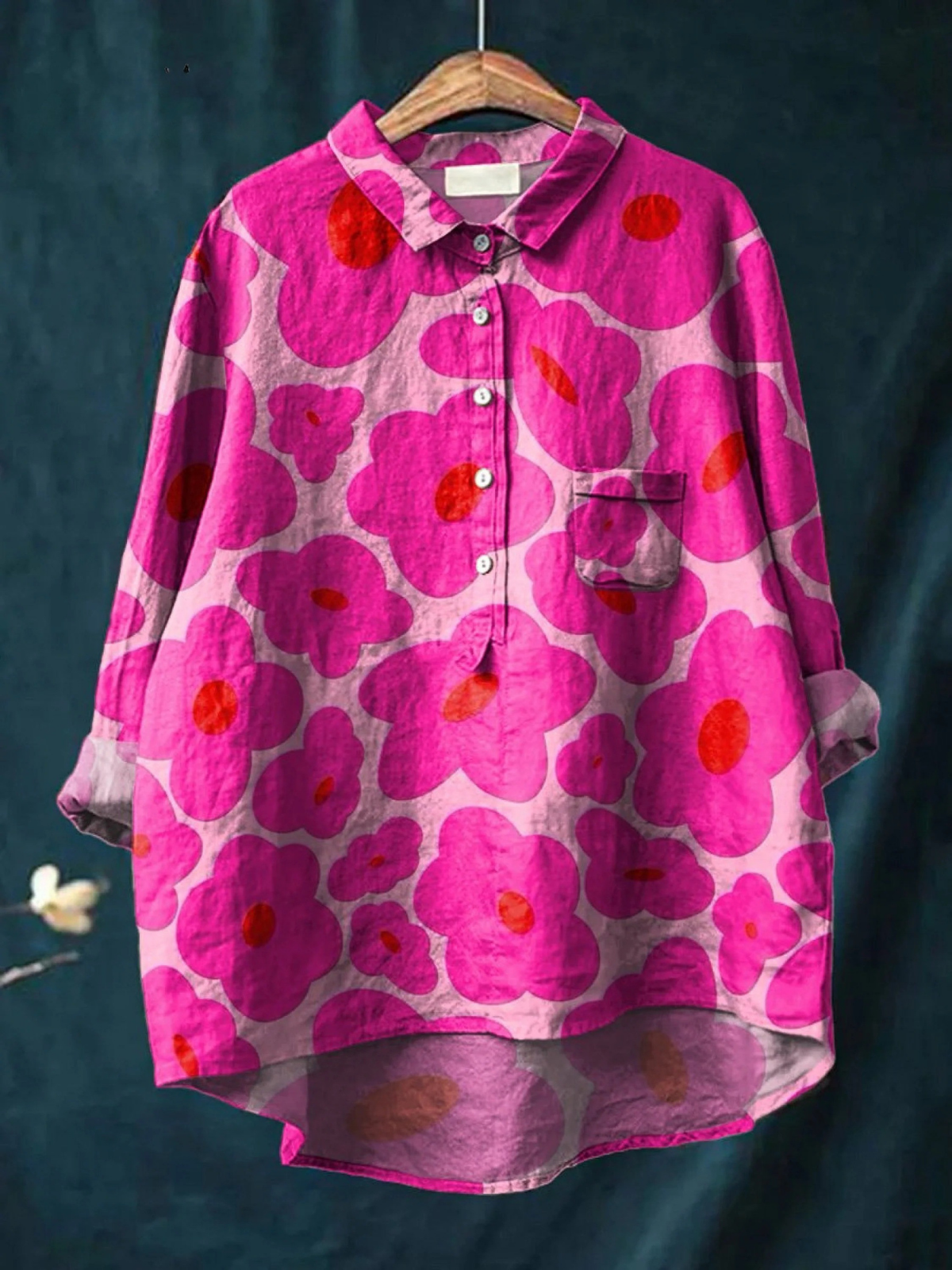 Chemise décontractée rose à motifs floraux, col et patte boutonnée, poche poitrine