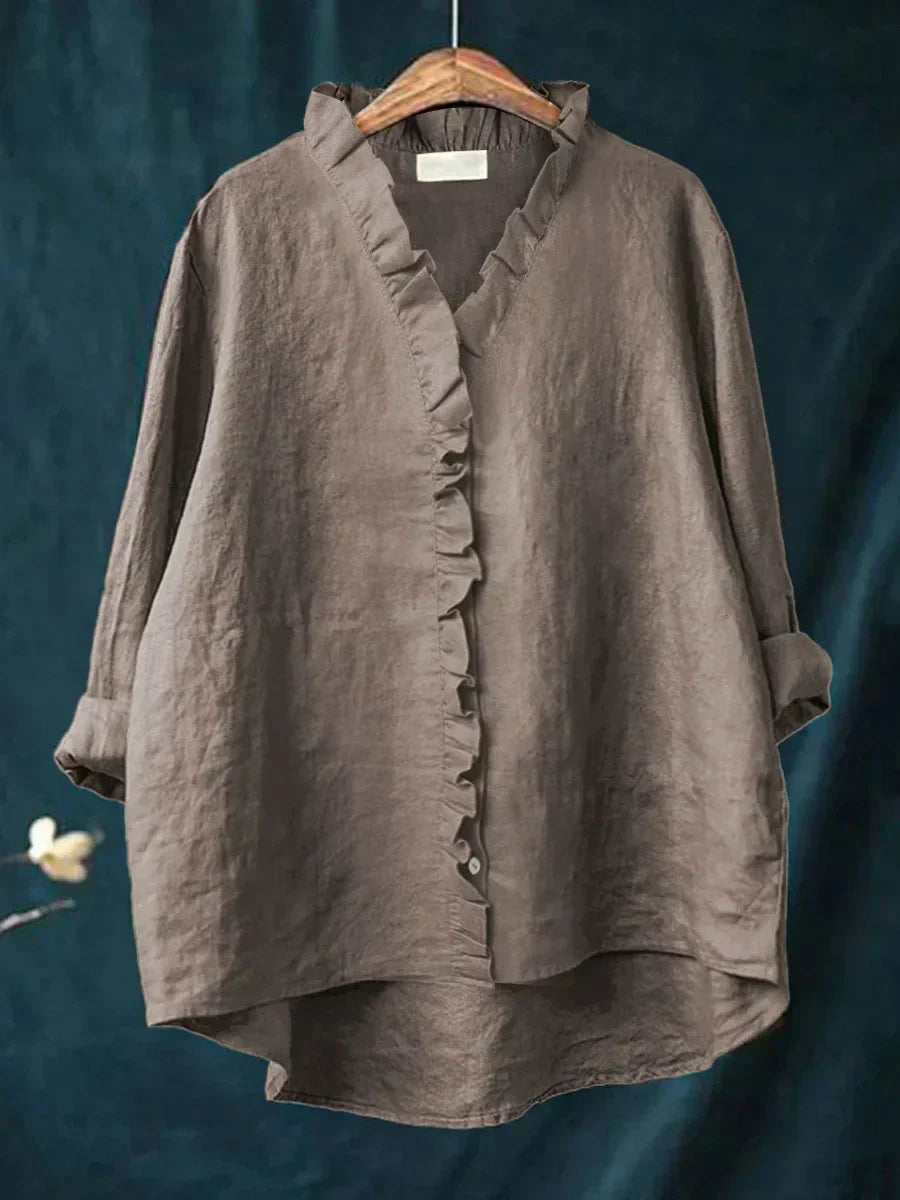 Blouse légère gris foncé à col V, volants sur l’avant et boutons, manches amples
