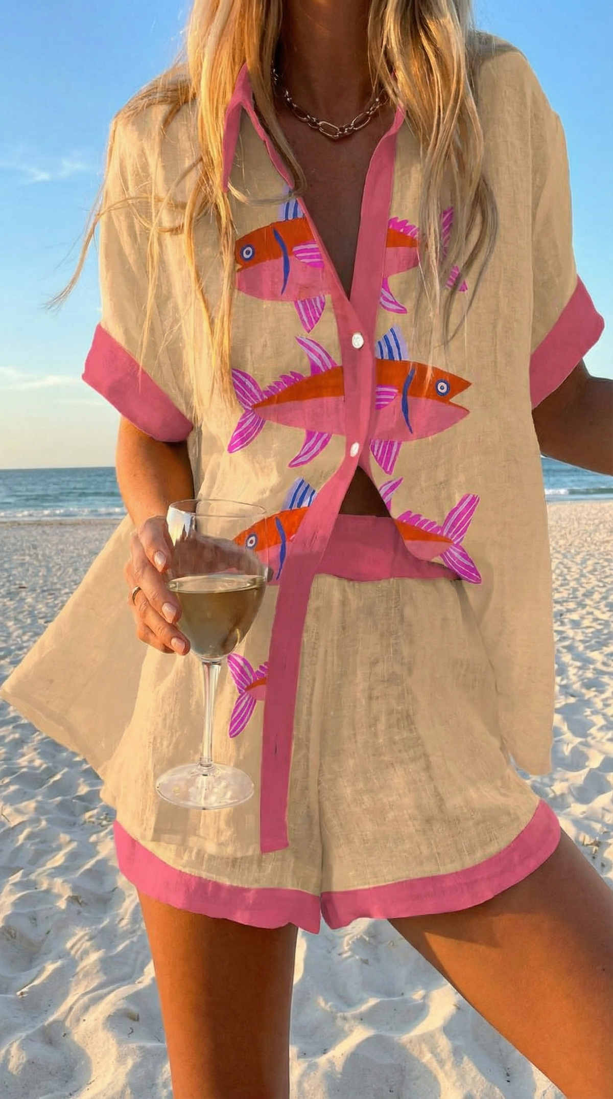 Ensemble Bianca™ : robe légère beige avec motifs rose, encolure ouverte et manches amples