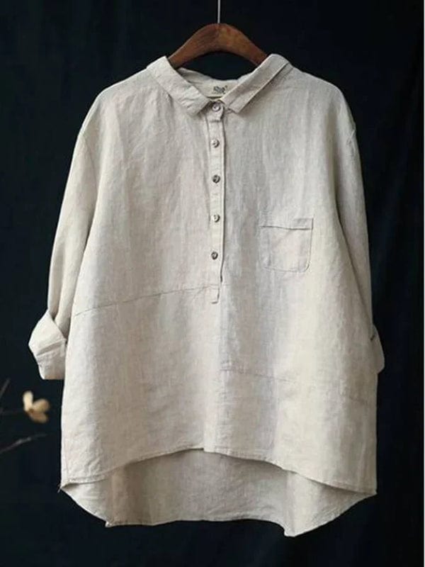 Chemisier en lin blanc cassé, col chemise, boutons devant et poche poitrine