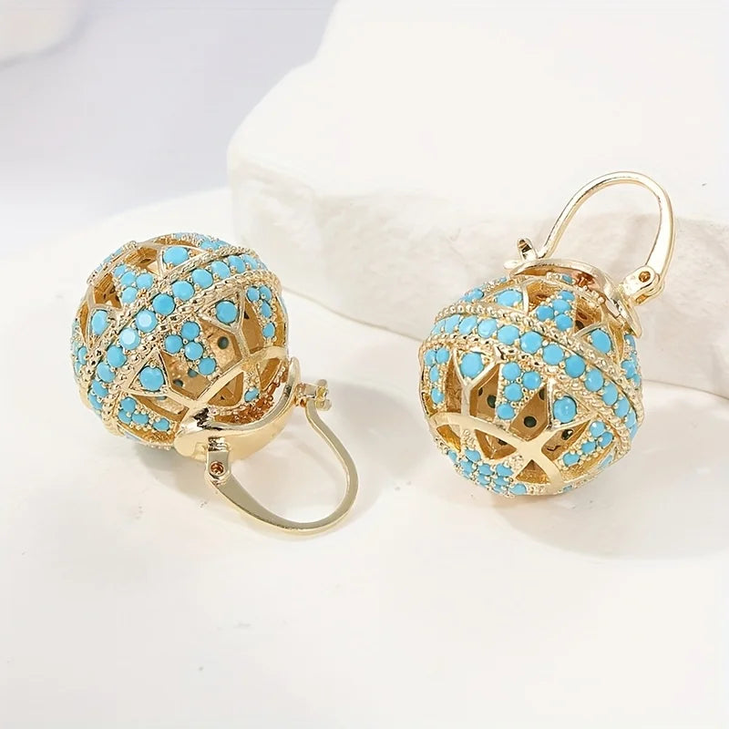 Boucles d’oreilles mandala turquoise doré, vue de face sur fond clair
