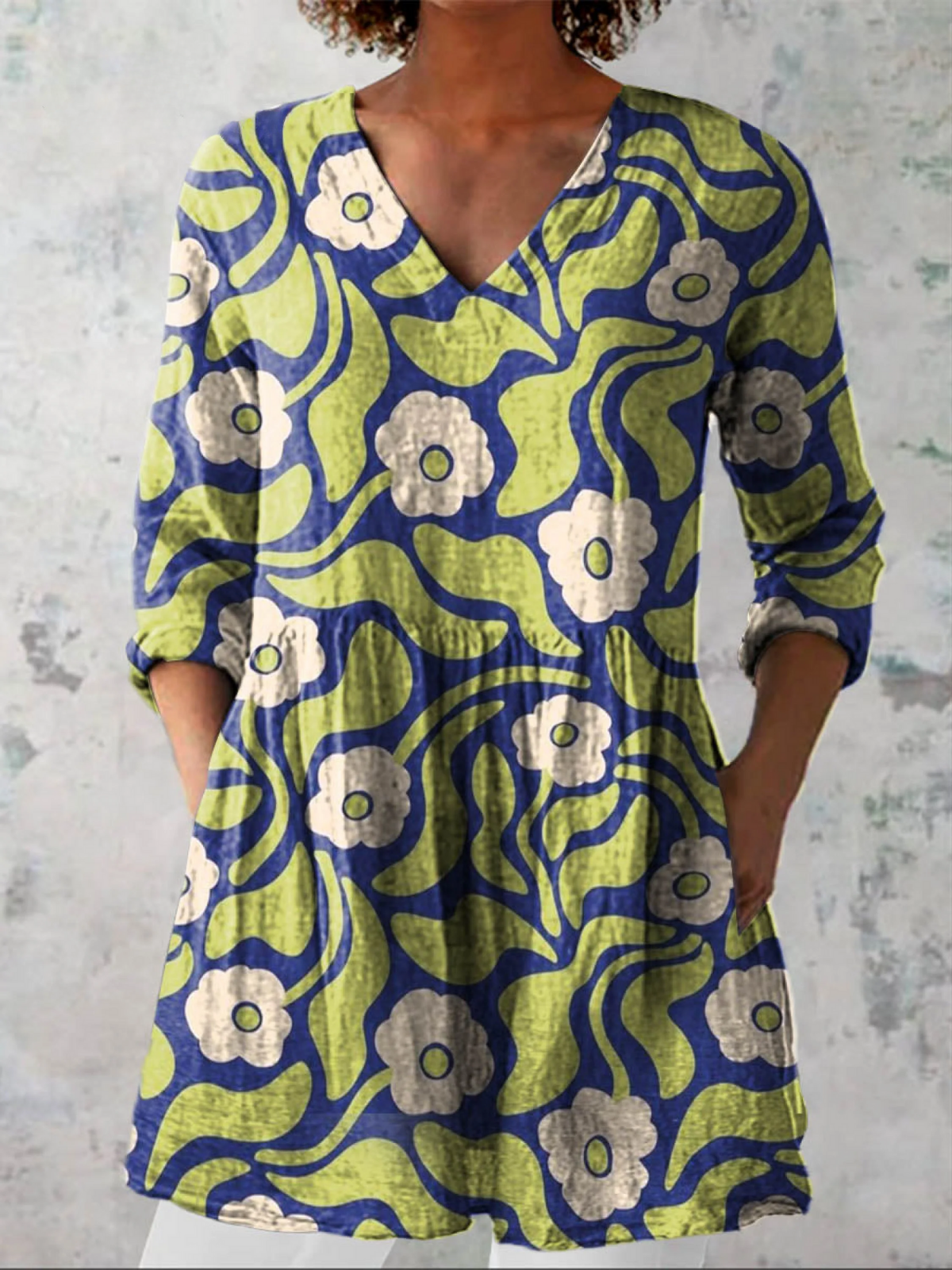 Blouse longue à manches longues, col en V, motif graphique bleu, vert et jaune