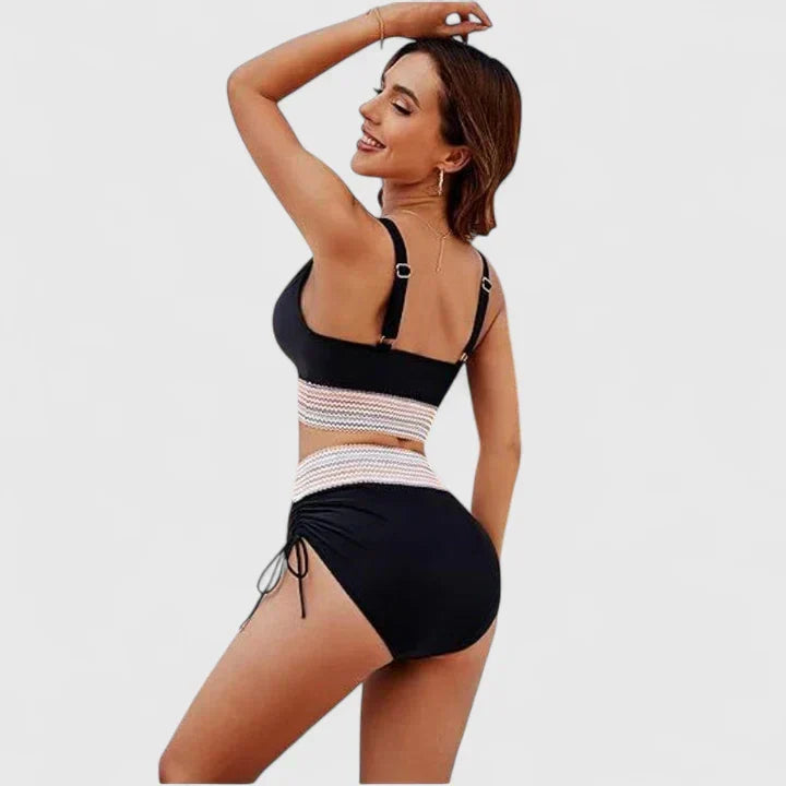 Ensemble bikini rayé noir, haut triangle et bas taille haute à lacets latéraux