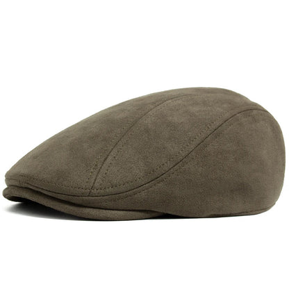Béret en daim classique Bloom™ vert olive foncé, forme plate avec couture centrale.