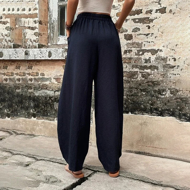 Pantalon fluide bleu marine à taille froncée, jambes larges, coupe ample