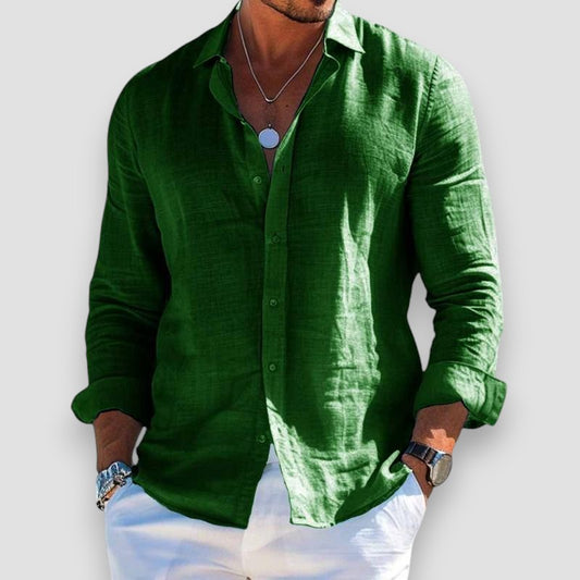 Chemise d’été légère verte, col chemise, patte boutonnée, manches retroussées.