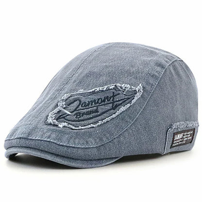 Casquette en denim gris clair avec écusson Damont brodé sur le devant
