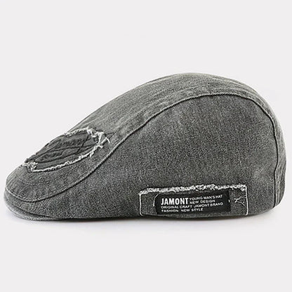 Casquette en denim gris anthracite avec écusson et étiquette rectangulaire côté