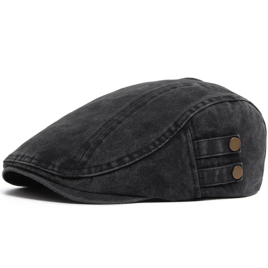 Casquette vintage homme gris foncé, visière courbe, deux boutons décoratifs sur le côté.
