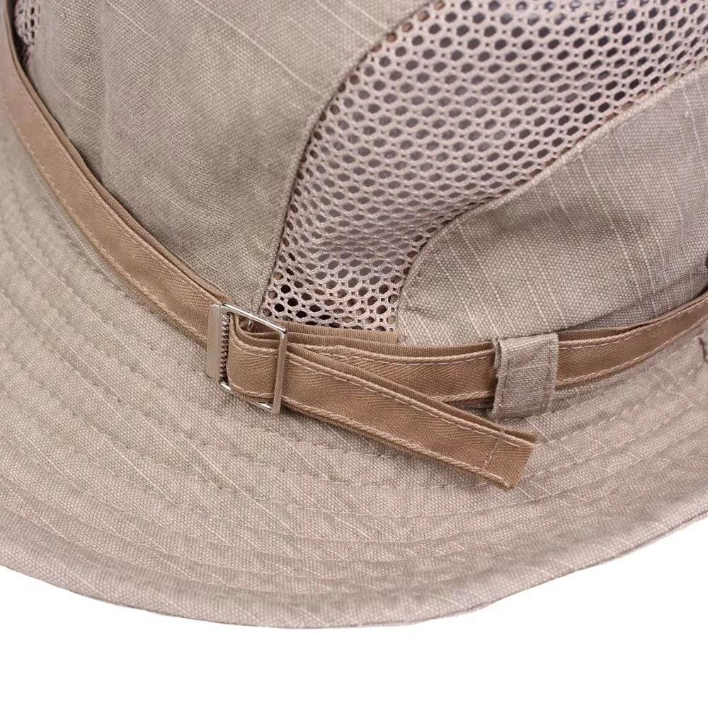 Chapeau d’extérieur respirant beige clair, détail de la sangle et de la doublure en maille