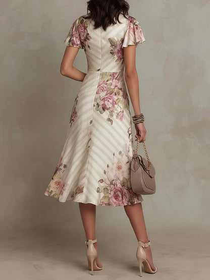 Robe midi satin crème à rayures fines et fleurs roses rétro, manches courtes.