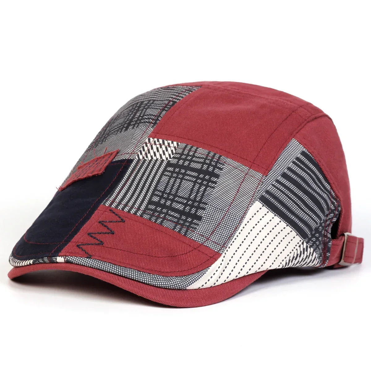 Casquette homme patchwork bordeaux, panneaux à carreaux noirs, visière courbée.