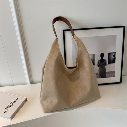 Cabas en daim Sena beige clair, anses courtes, grand cabas
