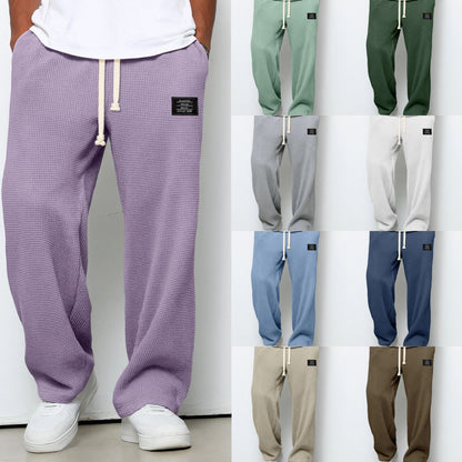 Pantalon pour hommes à coupe confortable violet, taille à cordon, devant fendu, étiquette.