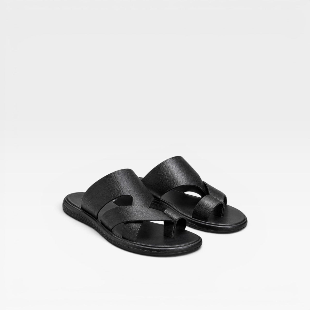 Sandales en cuir noires à enfiler, dessus avec brides croisées, profil bas