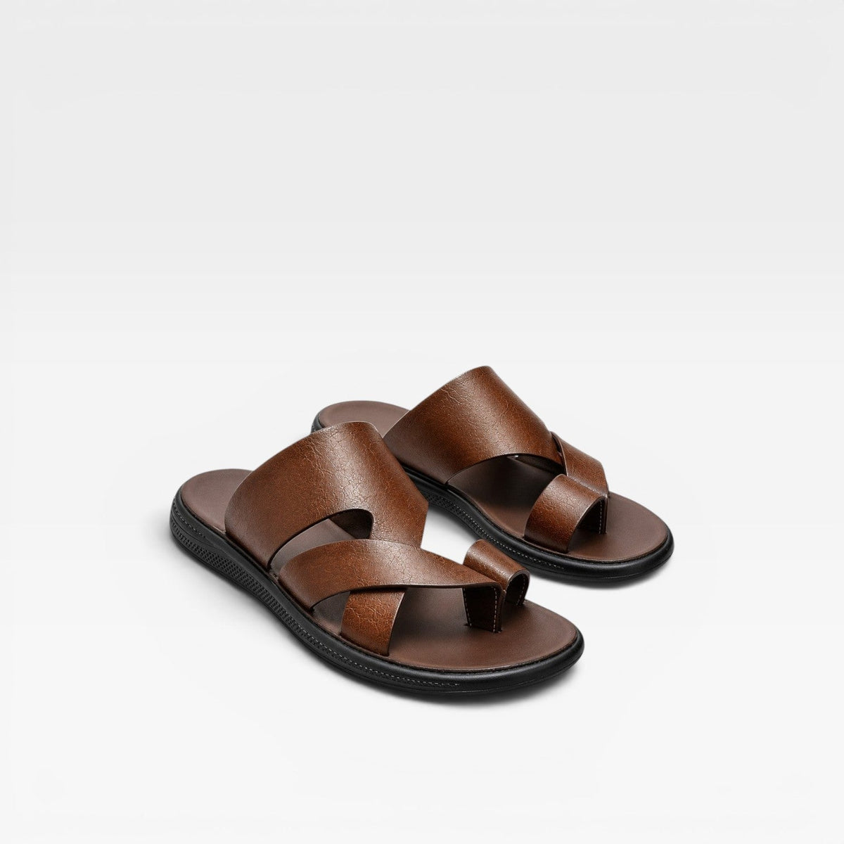 Sandales en cuir marron à enfiler, vue 3/4, brides croisées sur l’avant