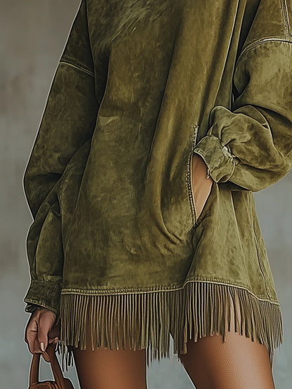 Robe tunique en daim vert, détails couture et franges au bas, manches bouffantes