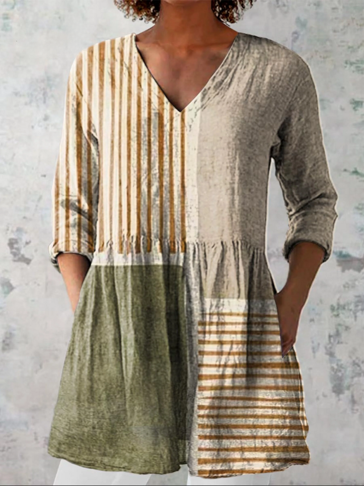 Blouse longue à col V, manches 3/4, rayures beige et vert olive, style colorblock