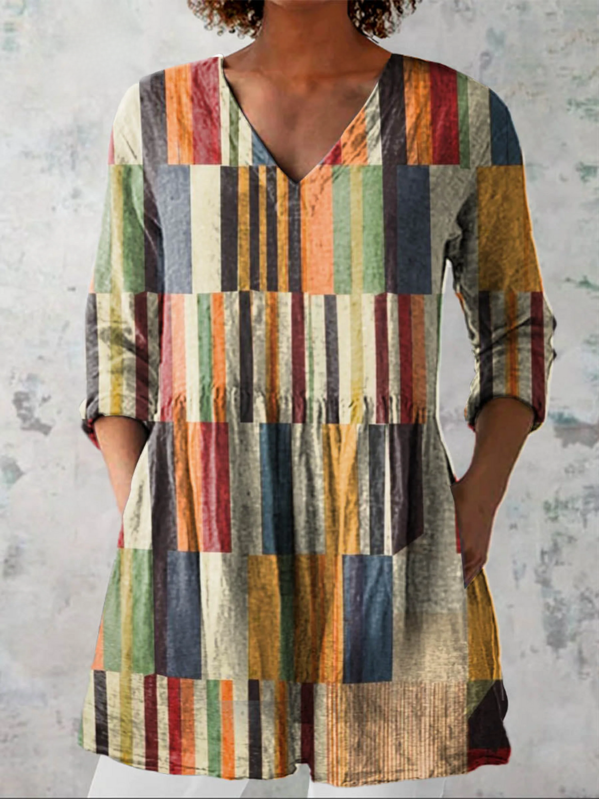 Blouse longue multicolore à décolleté en V, manches 3/4, motifs à blocs