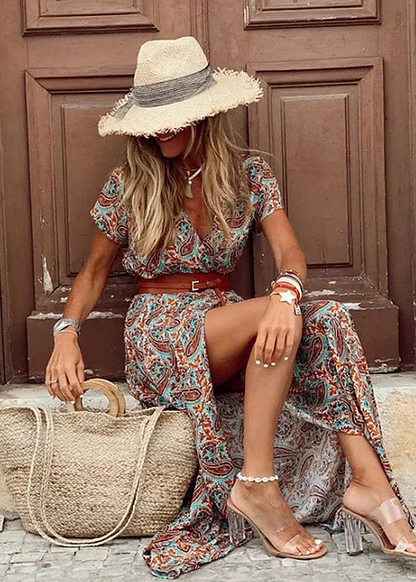 Robe longue bohème fluide multicolore à manches courtes, col en V et ceinture