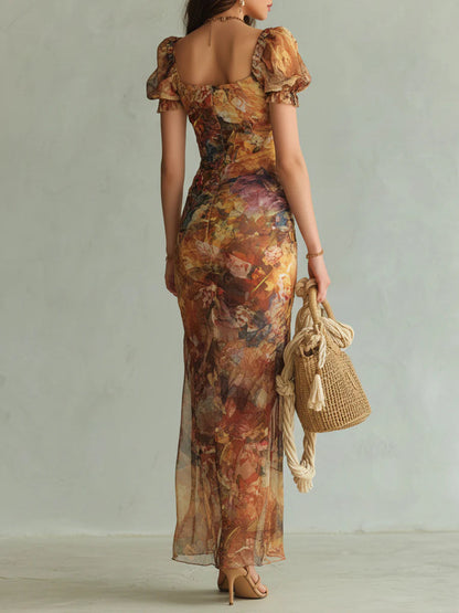 Robe longue orange imprimée style peinture à l’huile, encolure carrée et manches bouffantes.